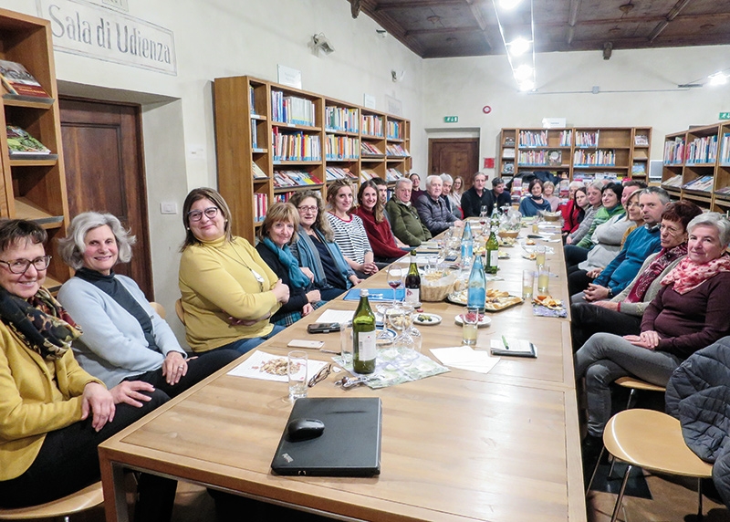 Neben den Ausschussmitgliedern waren sehr viele Vertreter und Vertreterinnen verschiedener Vereine und Institutionen bei der Jahresversammlung des Bildungsausschusses anwesend, um gemeinsam Rückschau zu halten und Vorschläge für das neue Jahr zu sammeln.