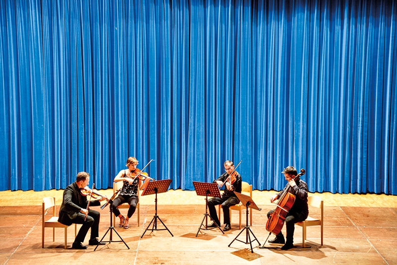 Nach einer Pause von über vier Monaten gab es am 11. Juni endlich wieder das erste Konzert im Kulturhaus von Schlanders. V.l.: Andrea Ferroni, Ursula Mühlberger, Alexander Monteverde und Matteo Bodini