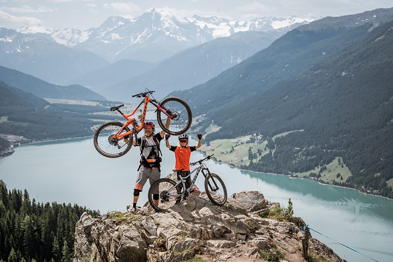 Die Father & SonDays ermöglichen Kindern den Einstieg in das Trailfahren. Foto: Nauders Tourismus / Clemens Bartl 