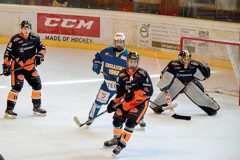 Der AHC Vinschgau (schwarz-orange) hat bereits das erste Saisonmatch bestritten.