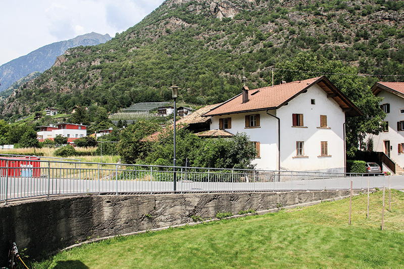 Das „Tschoggnhaus“ an der Tschirlander Brücke in Naturns
