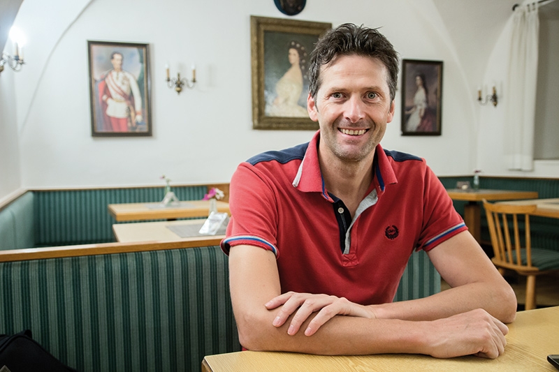 Der Latscher Bildungsausschuss feiert  heuer sein 20jähriges Bestehen. Im Interview Obmann Hannes Gamper, der, in Zusammenarbeit mit seinem 7-köpfigen Ausschuss, den Latscher Bildungsausschuss koordiniert