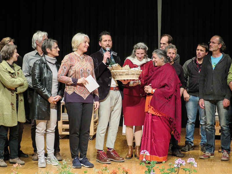 Im voll besetzten Oberschulzentrum referierte Vandana Shiva über die Zukunft der globalen Landwirtschaft. Das Time Magazin hat die Inderin 2002 als eine der wichtigsten Persönlichkeiten ausgezeichnet, die zur Erhaltung des Planeten beitragen. 