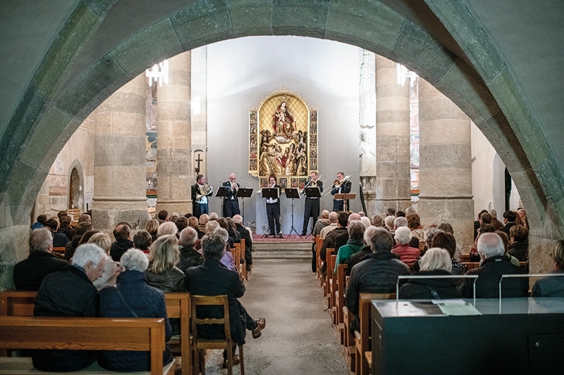Zur Jubiläumsfeier spielte das Bläserquintett des Tonhalle-Orchesters Zürich unter der Leitung von Heinz Saurer ein erstklassiges Konzert in der Klosterkirche von Müstair