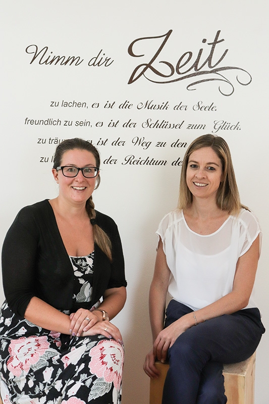 Tanja Mitterhofer (links) und Evelyn Peer (rechts) von der Gemeinschaftspraxis Psy-Vinschau (Psychologische Beratung und Psychotherapie) in Schlanders 