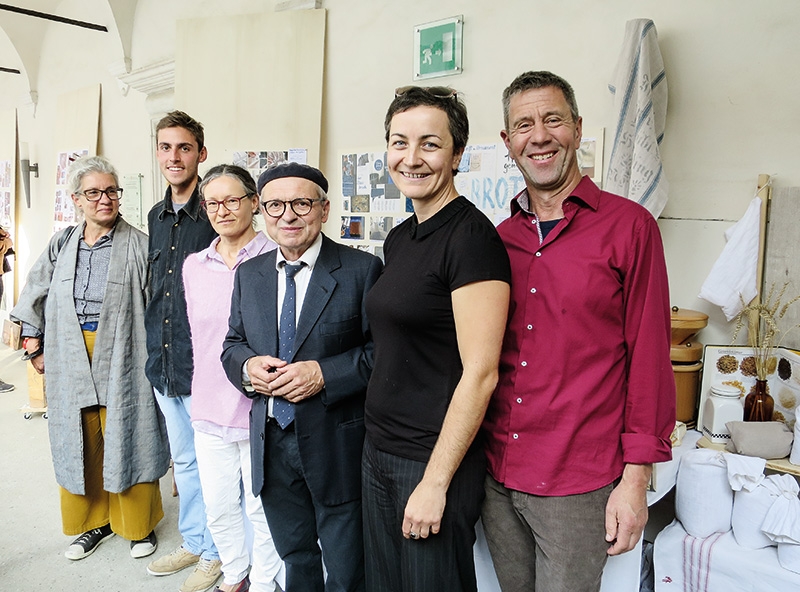 Am 28. September präsentierten die TeilnehmerInnen des Masterlehrgangs „Konzeptuelle Denkmalpflege“ ihre Abschlussarbeiten. V.l. Salome Lippuner (Dozentin), David Rier, Emilia Hofer, Josef Perger (Lehrgangsleiter), Christine Reitinger, Karl Hofer