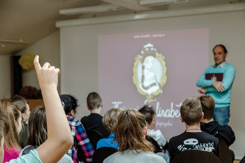 Gelungene Autorenlesung in der Öffentlichen Bibliothek Naturns