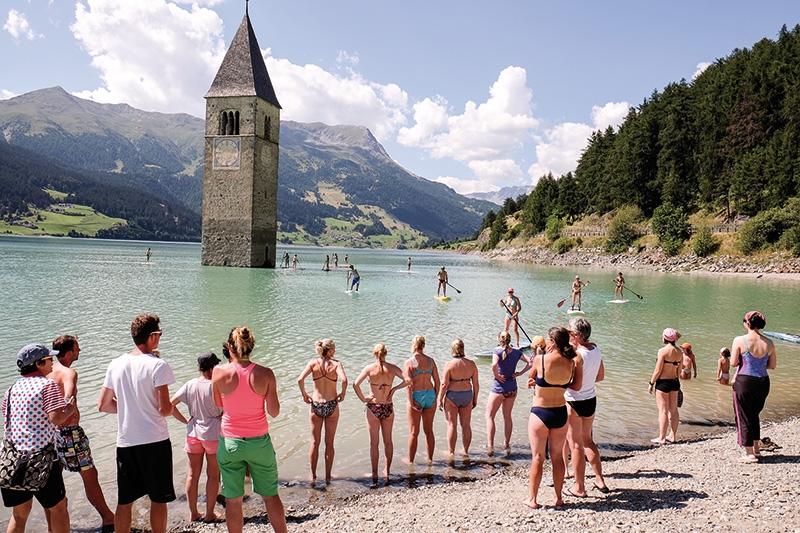 Unter anderem wurde auch „Stand Up Paddling (SUP)“ angeboten. Stehpaddeln ist eine Wassersportart, bei der ein Sportler aufrecht auf einem schwimmfähigen Board steht und mit einem Stechpaddel paddelt. Dabei wird die Seite, auf der gepaddelt wird, regelmäßig gewechselt.
