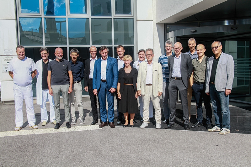 Vor dem KH Schlanders: Positive Stimmung bei den Ärzten, bei der Pflegedirektion und in den Verwaltungen