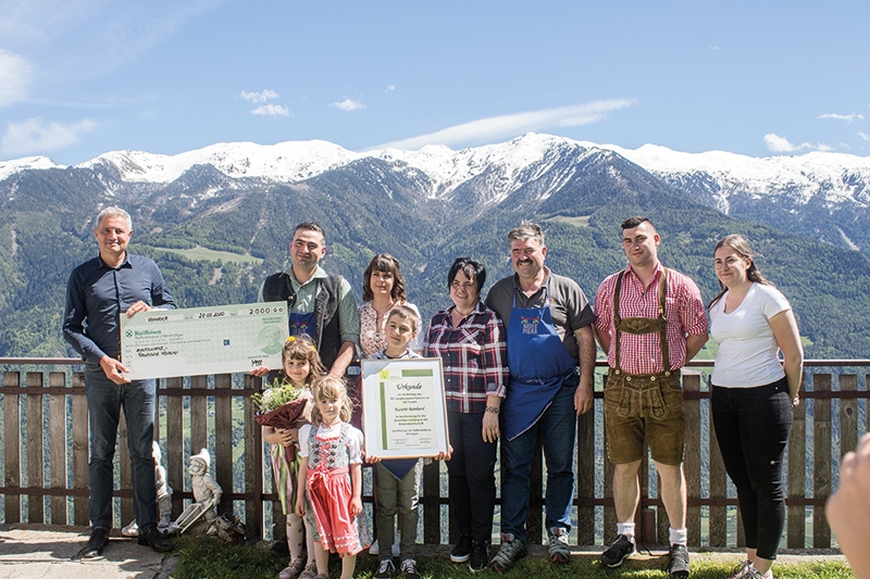 v.l. Wolfram Gapp, Reinhard und Daniela Kaserer mit Samuel, Sara und Laura, Annemarie und Ernst Kaserer, Fabian Brenner und Anna Rainalter