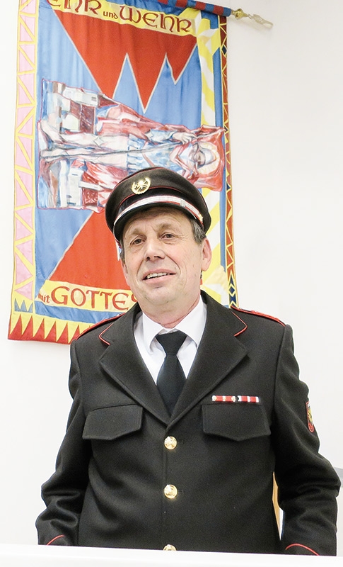 Kurt Tappeiner, geboren 1953, seit 1987 Kommandant der Feuerwehr Göflan, übergab am 30. März sein Amt an den neu gewählten Kommandanten Manuel Schuster. Bei der Jahreshauptversammlung wurden sein langjähriger ehrenamtlicher Einsatz, sowie seine menschlichen und fachlichen Qualitäten von mehreren Rednern gewürdigt.