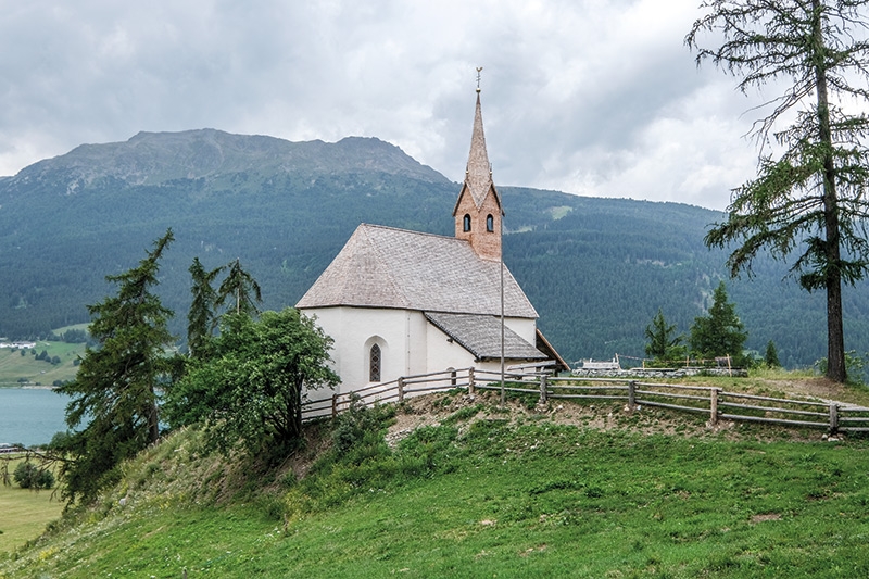 Die Raiffeisenkasse Obervinschgau bietet interessierten Vereinen und Institutionen im Tätigkeitsgebiet eine eigene Plattform für die Spendensammlungen mittels Crowdfunding, wie im Pilotprojekt „Kirchensanierung St. Anna“.