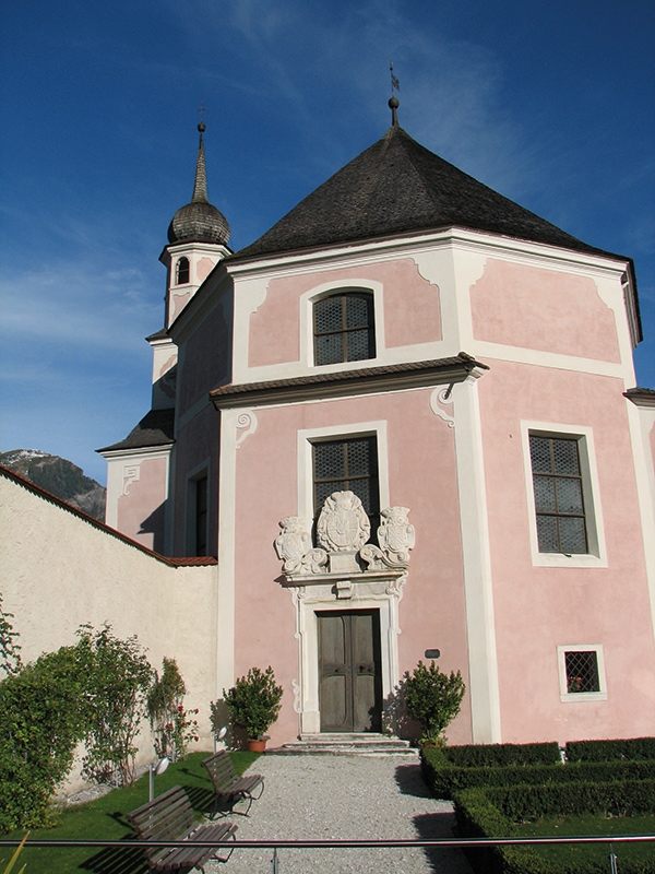 Die Elisabethkapelle im Haus des Deutschen Ordens, in dem sich lange das Sterzinger Krankenhaus befand. Dort wurde auch mein Sohn Ulrich geboren; getauft wurde er vom Pater Dr. Remigius Wallnöfer; Taufpate war mein Bruder Peppi.