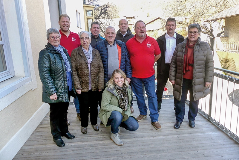 Aus dem Vinschgau stammende Liechtensteiner übergeben Spenden an die Vinschger Organisationen AIDO und die Feuerwehr Matsch