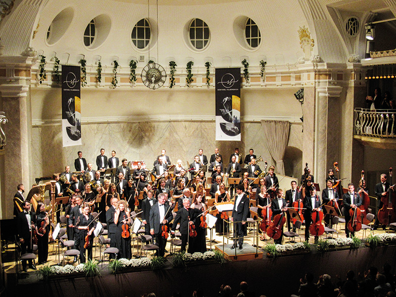 Zum Abschluss der dreitägigen Konzertreihe spielte Südtirol Filarmonica am 8. Oktober im Kursaal von Meran. 