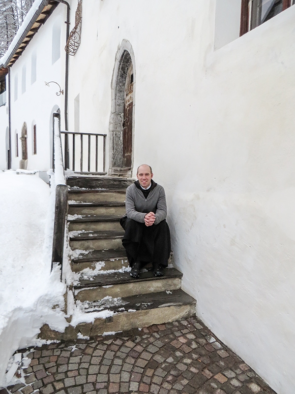 Pater Urs Maria Stadelmann ist Mitglied des Konvents im Benediktinerkloster Marienberg und engagiert sich auch in der Jugendarbeit