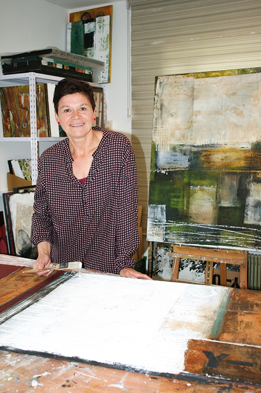Annegret Polin, genannt Anne, geboren 1969, lebt, arbeitet und malt in Prad am Stilfserjoch. Ihre abstrakten  Acrylbilder in verschiedenen Größen haben eine besondere Ausstrahlung. Beim Betrachten der Bilder lässt sich immer wieder Neues entdecken.