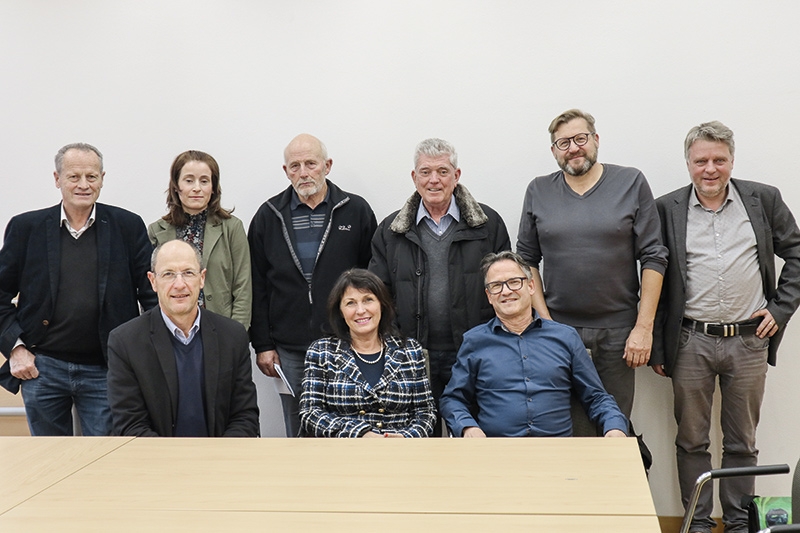 hinten v.l.:  Karl Josef Rainer, Verena Gufler, Raimund Prugger,  Pfitscher Karl, Fabi  Ludwig, Georg  Altstätter, vorne v.l.: Andreas  Tappeiner, Rita Egger und Urban Rinner