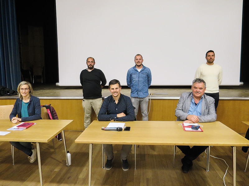 Der neue Gemeindeausschuss von Prad: v.l.: Vize-BMin Michaela Platzer, Alin Gamper (Vertreter von Lichtenberg), BM Rafael Alber, Roman Stecher (Vertreter der Landwirtschaft), Alois Lechner (Wirtschaftsvertreter) und Kurt Agethle (Freies Bündnis Prad)