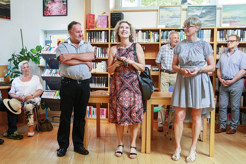 Sabine Fliri zwischen VizeBM Alois Forcher und Museumsdirektorin Maria Mayr