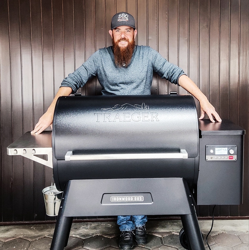 Christian Angerer aus Laas ist „fanatischer“ Griller und hat abwechslungsweise 18 Grills im Einsatz.