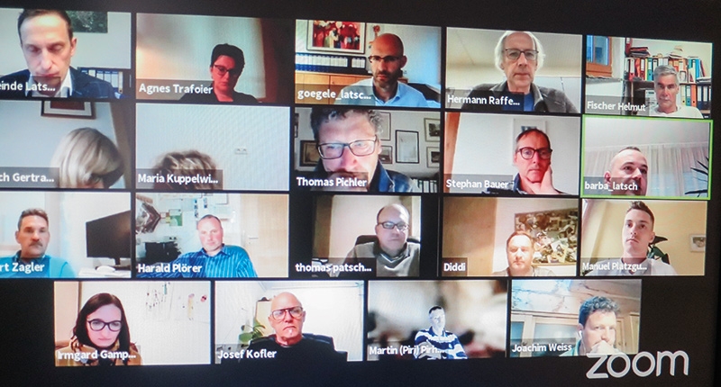 Gemeinderatsitzungen über Videokonferenzen sind inzwischen zur Regel geworden und funktionieren recht gut. Zwischen 35 und 50 Bürger verfolgten über den YouTube Kanal die Onlinesitzung des Gemeinderates von Latsch am 26. April 2021.