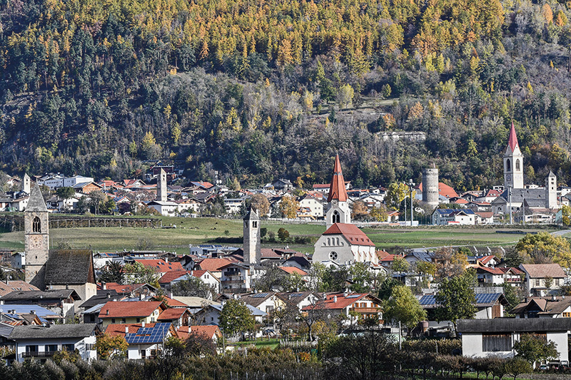 Benedikt, Cäsarius, Johannes, Leonhard, Lucius, Maria und Martin.