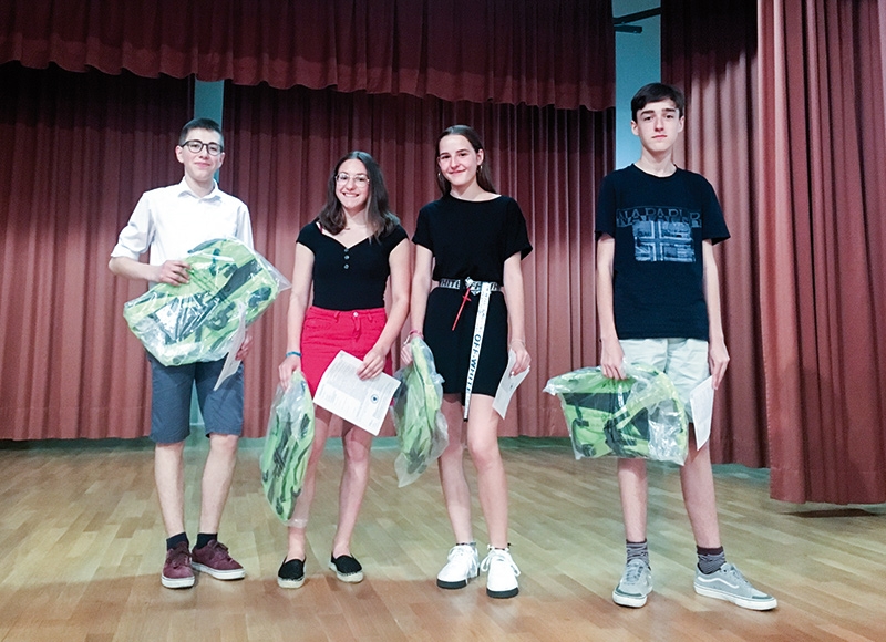 Michael Pohl, Sophie Gamper, Mara Raffl und Leonhard Pohl schlossen die Mittelschule mit der Höchstnote 10 ab.