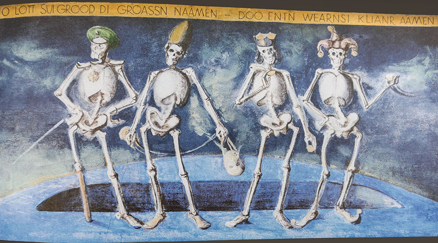 O LOTT SUI GROOD DI GROASSN NAAMEN - DOO ENTN WEARNSI KLIANR AAMEN.  (O lasst ihnen grad‘ die großen Namen - dort drüben werden sie kleiner - Amen.) 