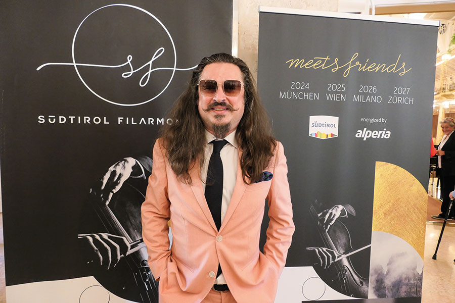 Gerd Hermann  Ortler, der Komponist von „Expedition to Paradise“.  Er stammt aus Glurns und lebt in Wien