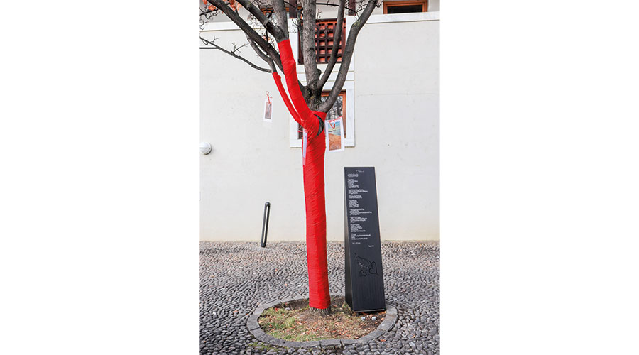 Berührende Worte, die ihre Freundin Hanna für sie geschrieben hat, stehen auf der Säule.