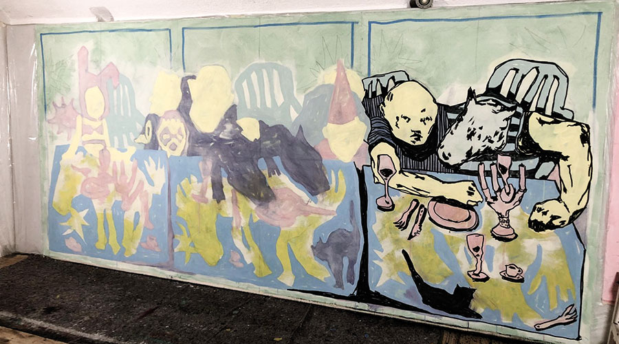 Die (hier im Bild noch unfertige) Tischszene, die bei der bevorstehenden Sommerausstellung im Bunker 23 zu sehen sein wird;