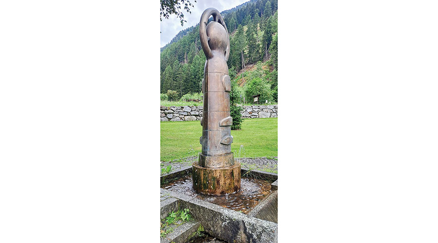 Die Brunnenplastik in Bronze