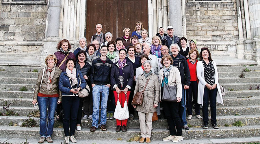 Der Bildungsausschuss Laas vor der „Cathèdrale Notre-Dame“ in Reims, 2014. (Foto: Wolfgang Lochmann)