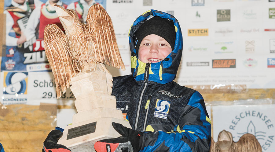 Tagesbestzeit von der Racegruppe Oberland Schöpf Moritz, die geschnitzten „Matscher Roppn“ wurden von Maladitsch Sepp gesponsert.  (Foto: Anja Fritz)