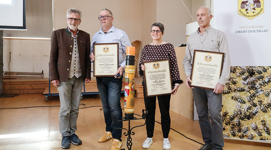 v. l. Bundesobmann Christian Trafoier mit den geehrten Vorstandsmitgliedern Othmar Patscheider, Sabine Prieth und Herbert Theiner