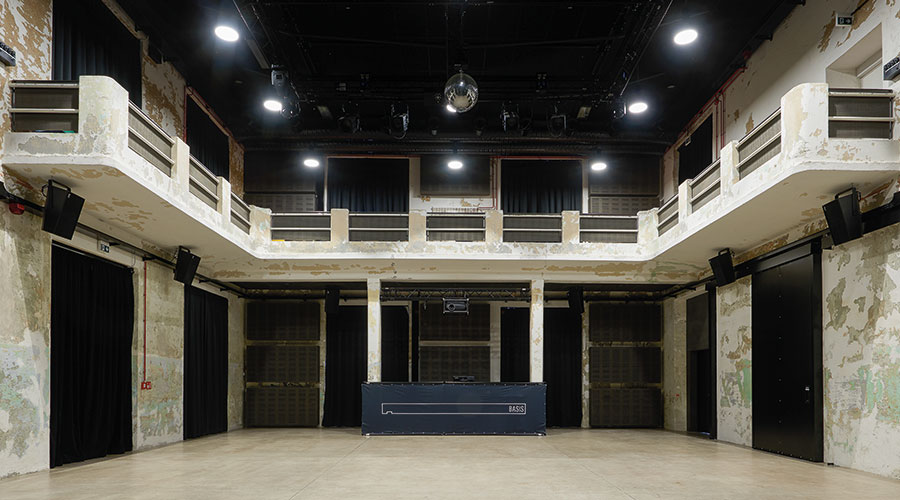 BASIS Vinschgau Venosta von Architekt Thomas Hickmann  Jury-Statement: „BASIS Vinschgau trägt in vielerlei Hinsicht zum zeitgenössischen architektonischen Diskurs bei. Hier entsteht eine neue Öffentlichkeit – nicht vollständig geplant, sondern praktiziert, erlebt, verhandelt. Aus der ehemaligen „Drusus Kaserne“ wird eine Infrastruktur des Austauschs.“ Foto: Jürgen Eheim