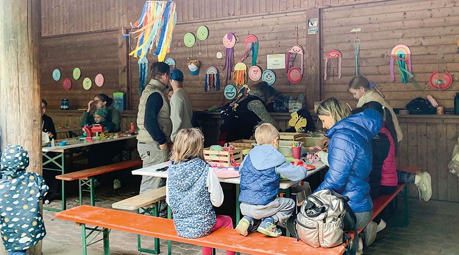 Gute besuchte Bastelecke des Elki