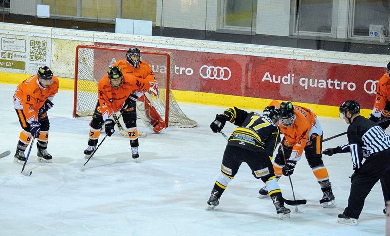 Spielszene vom bis dato letzten Spiel der Eisfix, Gegner war der HC Piné.