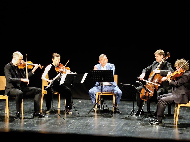 Das Kafka-Projekt mit einer Lesung von Dominique Horwitz und mit Musik vom Signum Quartett wurde am 21. Februar im Kulturhaus „Karl Schönherr“ in Schlanders präsentiert.