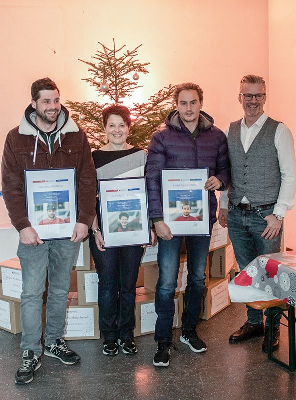 Die Geehrten Jonas Nicente (15 Jahre), Sabine Bertagnolli (15 Jahre), Egon Moriggl (30 Jahre) mit Thomas Moriggl (Geschäftsführer)