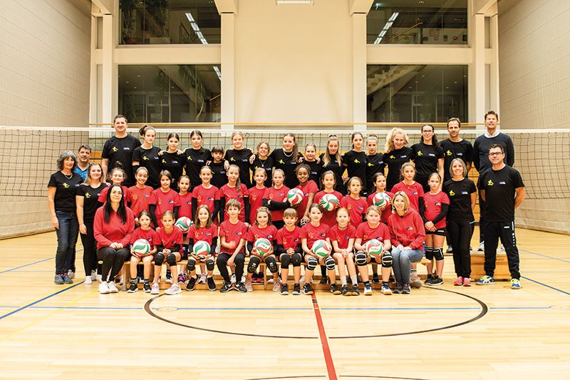 Das starke Volleyball Team im Amateusportverein Mals ist motiviert in die Saison gestartet. Trainiert und gespielt wird in den Sporthallen in Mals und neuerdings auch in Tartsch