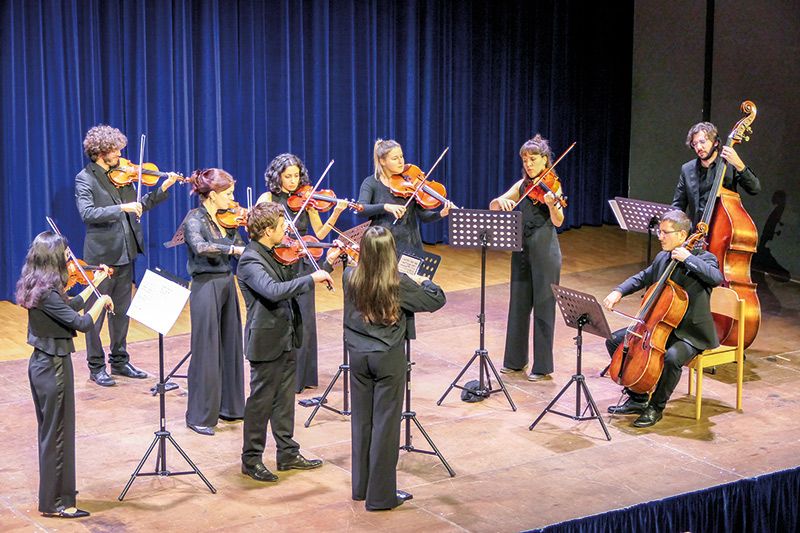 Konzert von Athesis Ensemble mit klassischer Unterhaltungsmusik am 28. September im Kulturhaus von Schlanders. 10 junge Musiker:innen spielten Werke von W.A. Mozart, C.P.E. Bach und W.F. Bach, den beiden Söhnen von J. S. Bach.