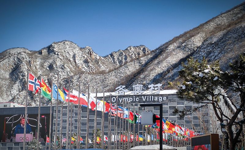 Hier wohnten die Athleten für ihren Aufenthalt bei den Spielen. Mehr wie ihr olympisches Dorf und die Sportstätten bekamen sie nicht zu sehen.