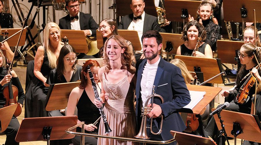Die beiden Solisten: Andrea Götsch, Klarinettistin der Wiener Philharmoniker (Algund) und Bertold Stecher, Trompeter der Berliner Philharmoniker (Mals)