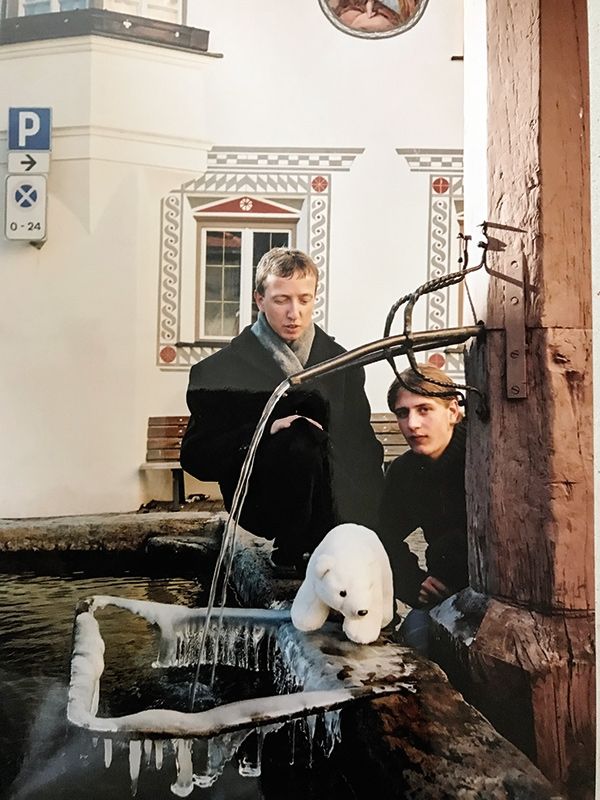 Die Gründung der Vinschger Eisbärengesellschaft 2003 in Burgeis: Präsident Martin Trafoier (Kortsch) und sein Vize Martin Pobitzer (Mals)