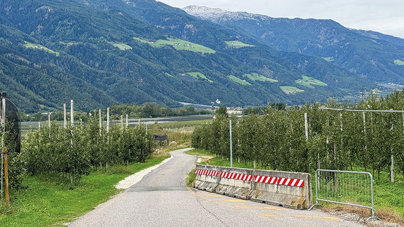 Ein Ende der Engstelle am Feldweg ist absehbar