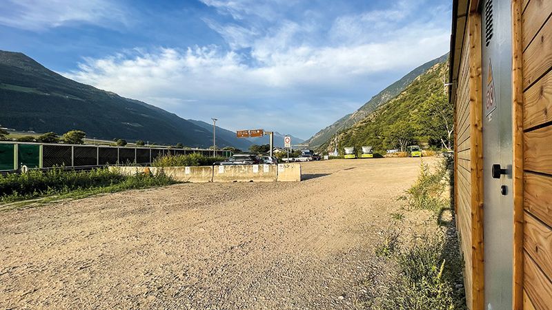 Der Weg ist frei für das „Mattivi-Areal“ bei der Einfahrt ins Schnalstal und kann als öffentlicher Parkplatz mit Privatinitiative umstrukturiert werden