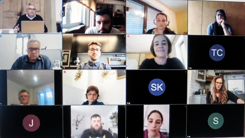 Insgesamt 11 Tagesordnungspunkte behandelte der Gemeinderat von Schlanders bei der Ratssitzung am 29. April. 10 bis 19 Zuschauer verfolgten die Videokonferenz über den YouTube Kanal.