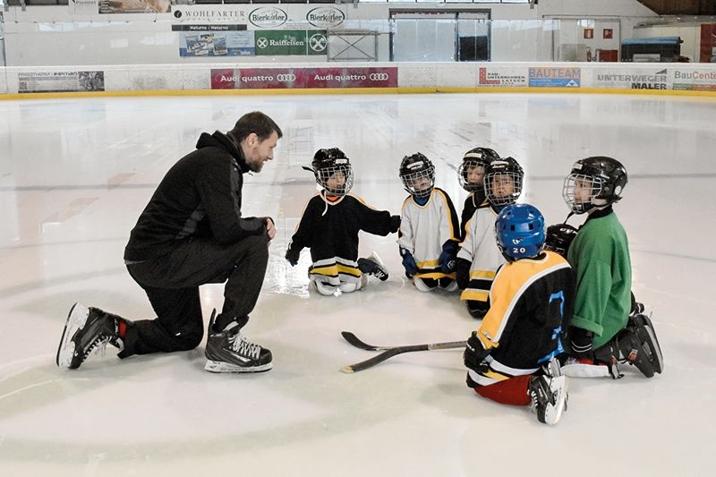 Bald beginnt wieder die Eishockeyschule